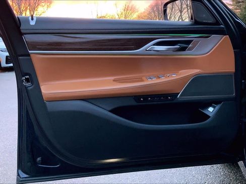 Used 2020 BMW 750i xDrive w/ Autobahn Package image 22