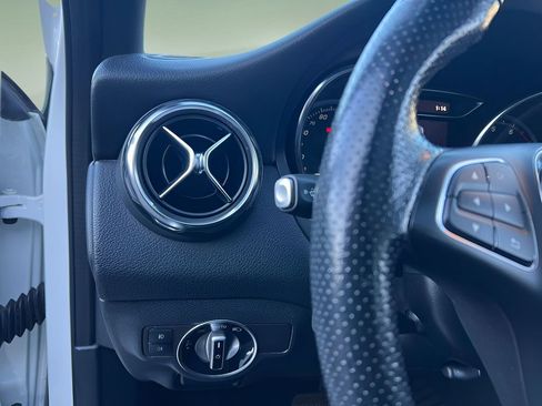 Used 2019 Mercedes-Benz GLA 250 4MATIC image 12