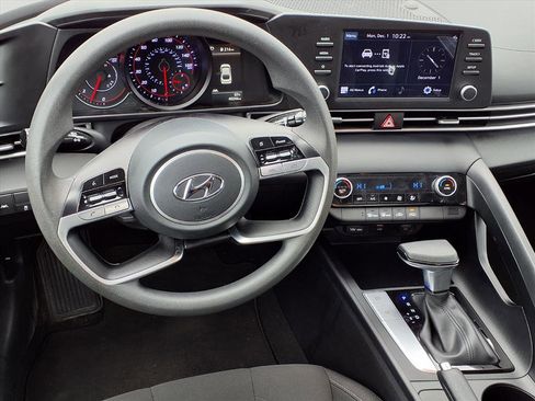 Used 2023 Hyundai Elantra SEL image 13