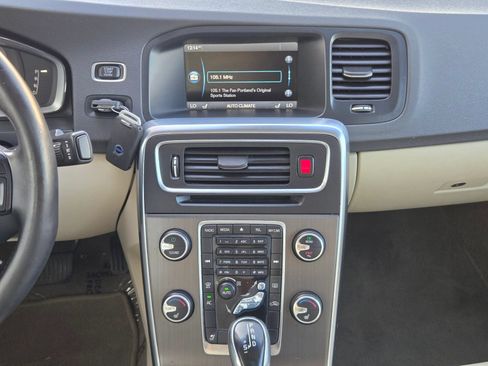 Used 2014 Volvo S60 T5 FWD image 23