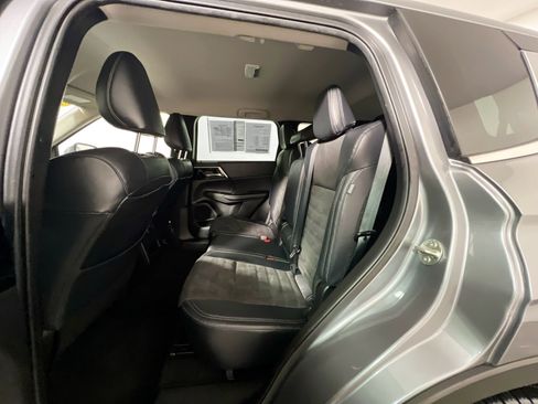Used 2023 Mitsubishi Outlander SE image 28