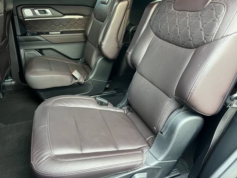 Used 2025 Ford Explorer Platinum w/ LUX Leather Package AWD/4WD image 16