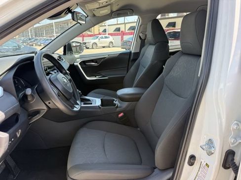 Used 2025 Toyota RAV4 XLE FWD image 26