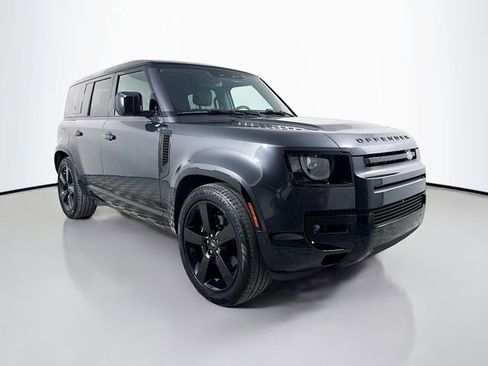 Used 2024 Land Rover Defender 110 V8 AWD/4WD image 3