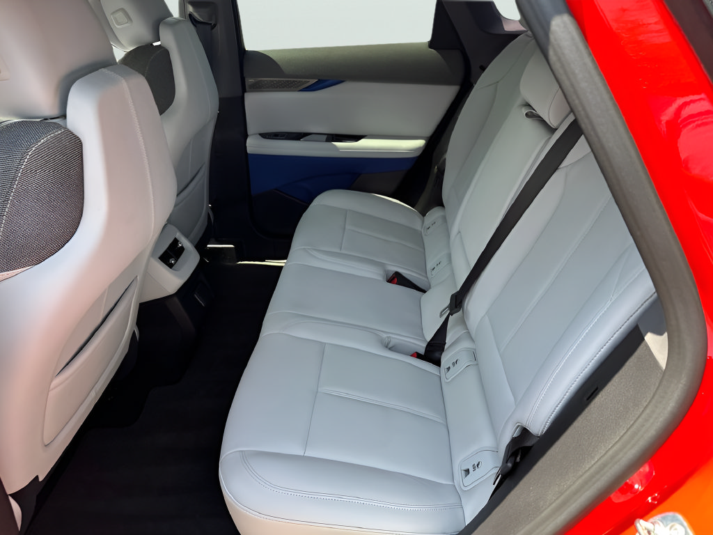 Certified 2025 Cadillac Optiq Sport 1 AWD/4WD image 39