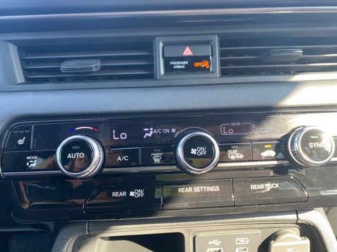 Used 2024 Honda Pilot TrailSport image 18