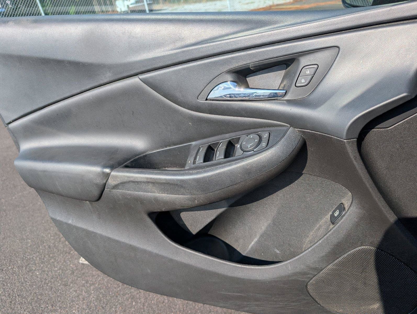 Used 2017 Chevrolet Volt LT FWD image 15