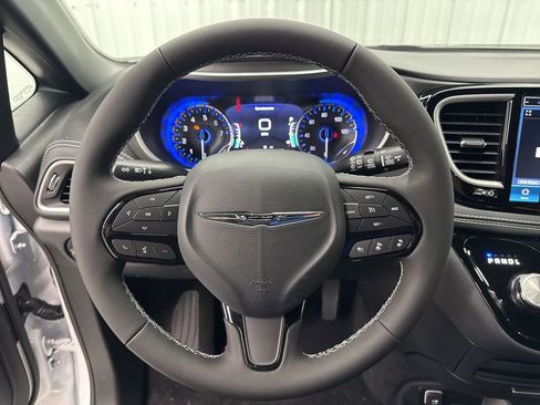 New 2026 Chrysler Pacifica Select image 20