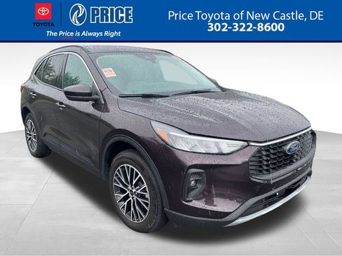 Used 2023 Ford Escape SE w/ Class II Trailer Tow Package FWD image 1