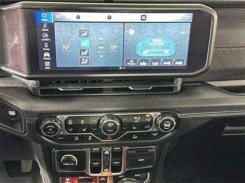 Used 2025 Jeep Gladiator Rubicon w/ Convenience Group image 15