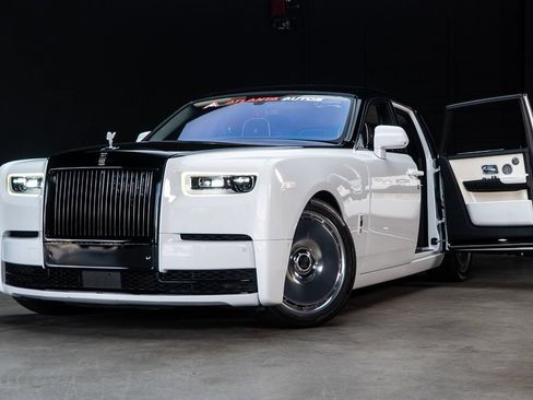 Used 2019 Rolls-Royce Phantom Sedan RWD image 2