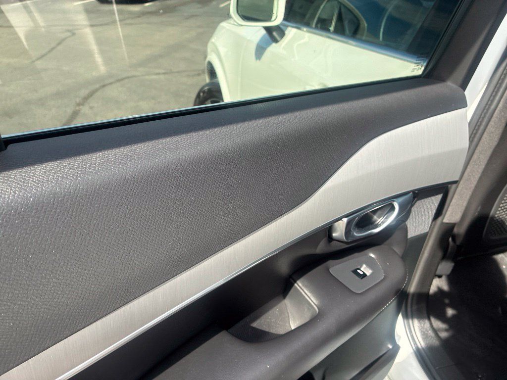 Certified 2024 Volvo XC90 B5 Core w/ Climate Package AWD/4WD image 10