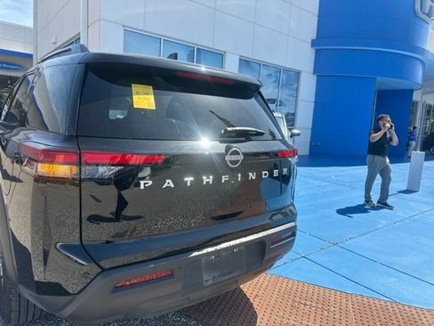 Used 2025 Nissan Pathfinder SV FWD image 32