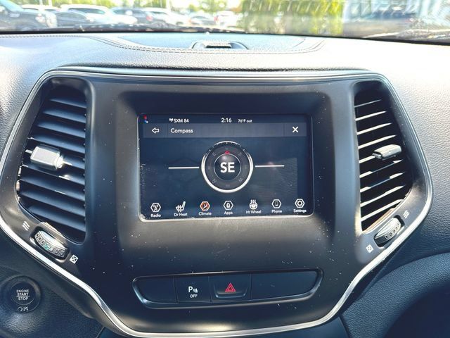 Used 2020 Jeep Cherokee Latitude Plus w/ Cold Weather Group AWD/4WD image 14