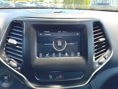 Used 2020 Jeep Cherokee Latitude Plus w/ Cold Weather Group AWD/4WD image 14