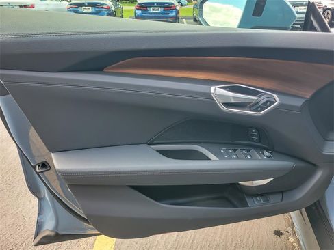 Used 2023 Audi e-tron GT Premium Plus image 18