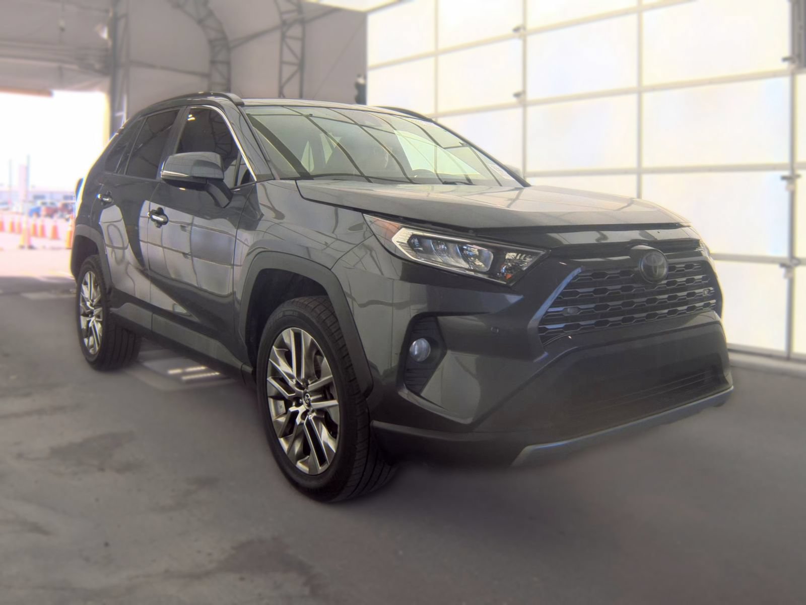 Used 2020 Toyota RAV4 Limited FWD image 4