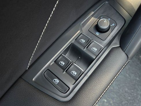 Used 2023 Volkswagen Tiguan SE R-Line AWD/4WD image 19