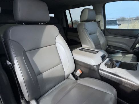 Used 2018 Chevrolet Suburban LT image 14