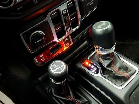 Used 2021 Jeep Wrangler Unlimited Rubicon AWD/4WD image 16