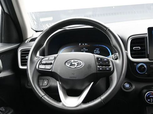 Used 2025 Hyundai Venue SEL FWD image 15