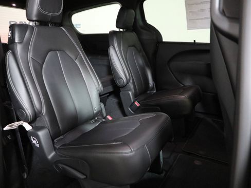 New 2026 Chrysler Pacifica Select image 21