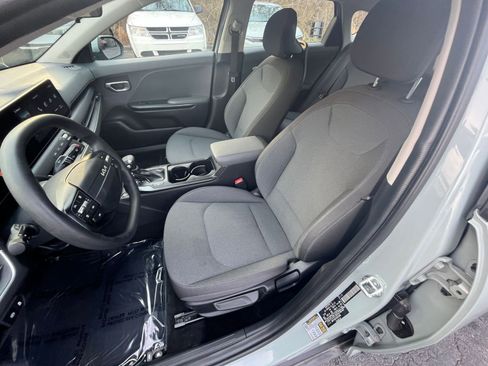 Used 2025 Kia K4 LXS image 32