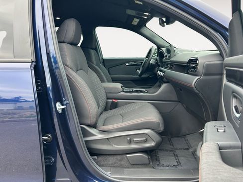 Used 2025 Honda Pilot Sport image 11