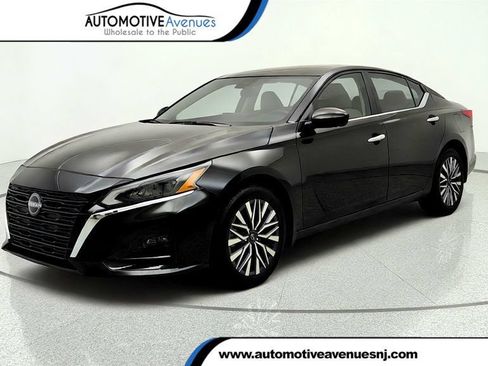 Used 2023 Nissan Altima 2.5 SV w/ SV Premium Package AWD/4WD image 1