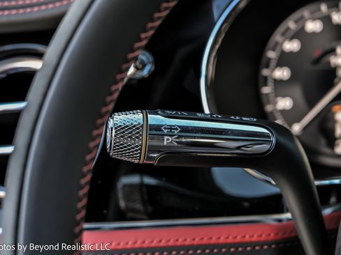 Used 2024 Bentley Flying Spur W12 image 37