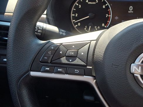 Used 2024 Nissan Altima 2.5 SV FWD image 22