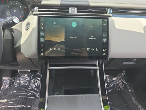 Certified 2026 Land Rover Range Rover Velar Dynamic SE AWD/4WD image 20