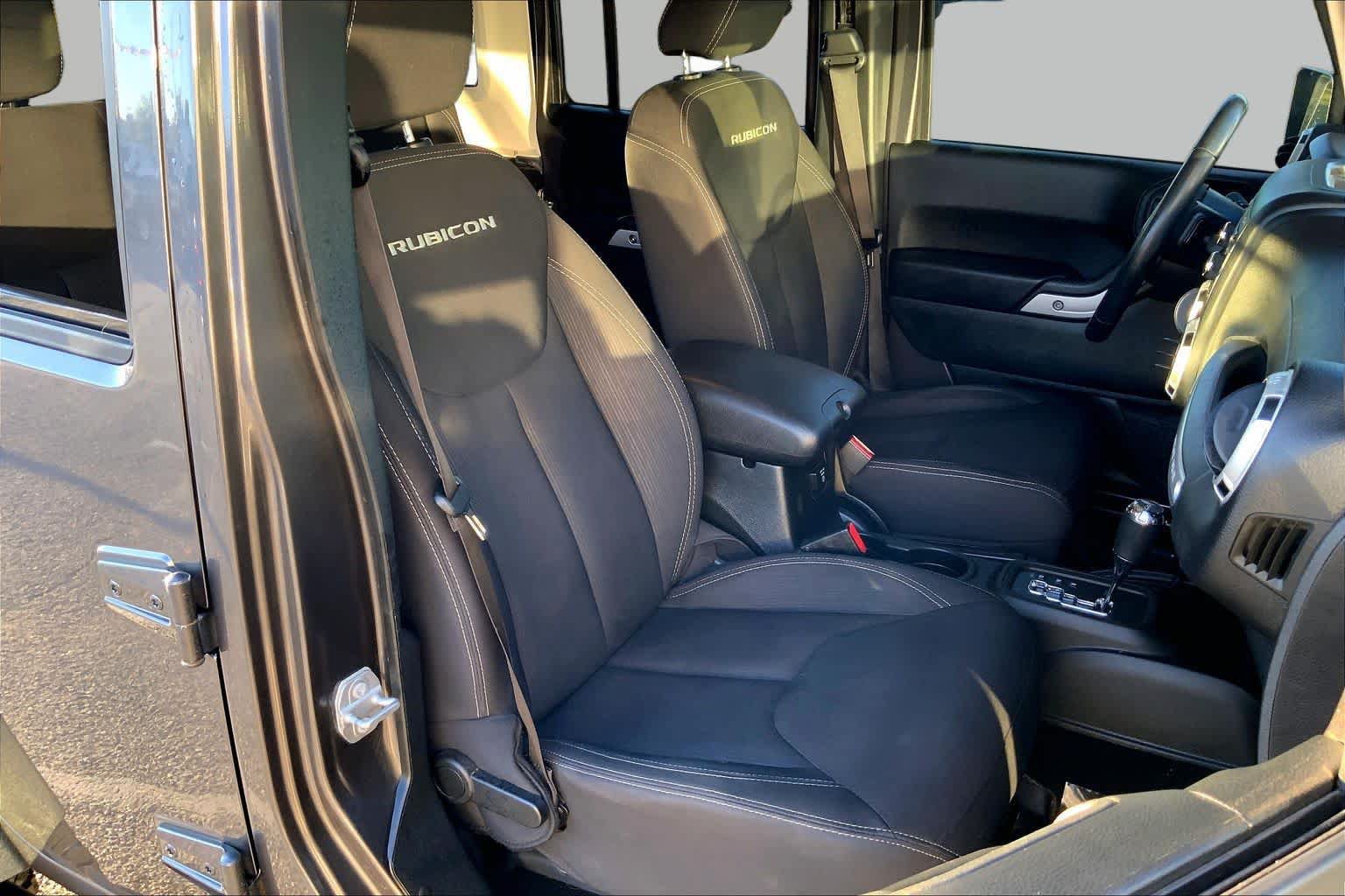 Used 2017 Jeep Wrangler Unlimited Rubicon AWD/4WD image 8