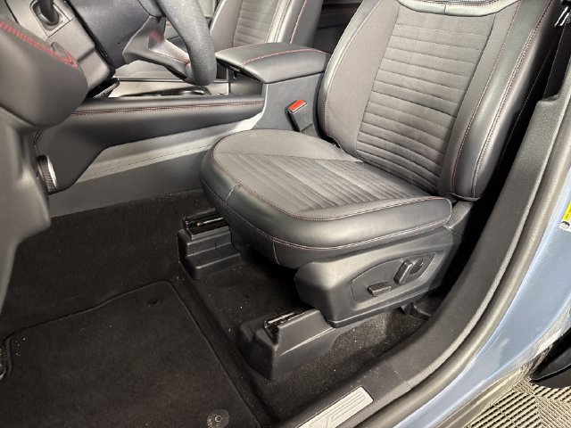 Used 2025 Ford Explorer ST-Line w/ ST-Line Street Pack AWD/4WD image 15