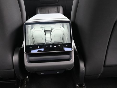 Used 2026 Tesla Model Y AWD image 18