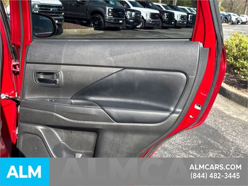 Used 2020 Mitsubishi Outlander SE image 21