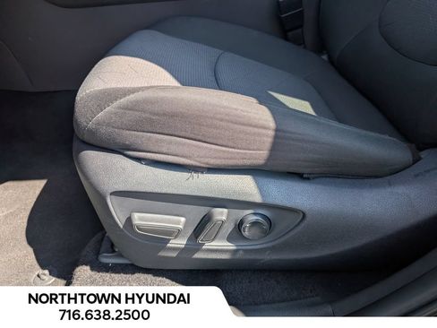 Used 2025 Toyota RAV4 XLE AWD/4WD image 29