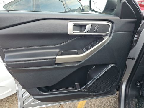 Used 2023 Ford Explorer XLT w/ Equipment Group 202A AWD/4WD image 15