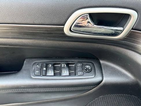 Used 2019 Jeep Grand Cherokee Altitude AWD/4WD image 21