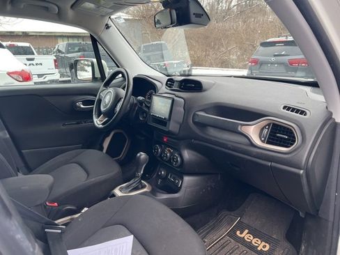 Used 2016 Jeep Renegade Latitude image 17