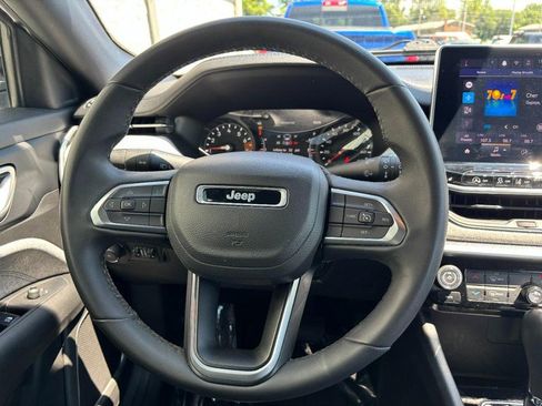 Used 2024 Jeep Compass Latitude AWD/4WD image 16