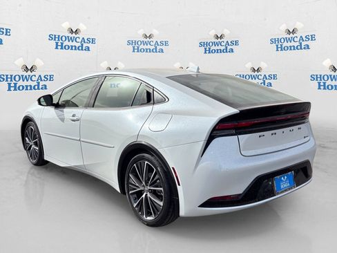 Used 2024 Toyota Prius XLE FWD image 5