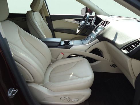 Used 2020 Lincoln Nautilus Premier w/ Equipment Group 101A image 26