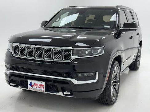 Used 2022 Jeep Grand Wagoneer Series III w/ Rear Seat Video Group 1 image 4