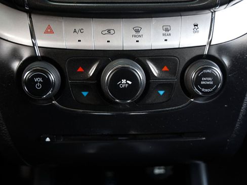 Used 2020 Dodge Journey SE FWD image 30
