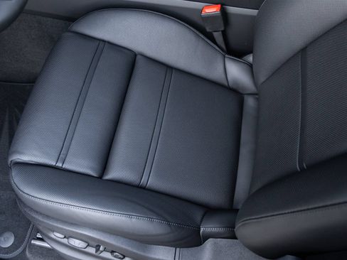 Certified 2026 Porsche Cayenne Coupe AWD/4WD image 24