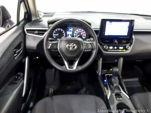 Used 2024 Toyota Corolla Cross LE w/ Moonroof Package FWD image 18