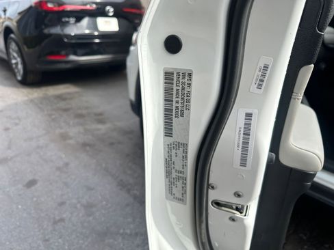 Used 2025 Jeep Compass Limited image 29