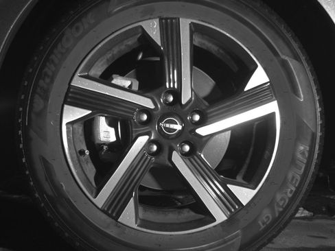 Used 2025 Nissan Sentra SV FWD image 15
