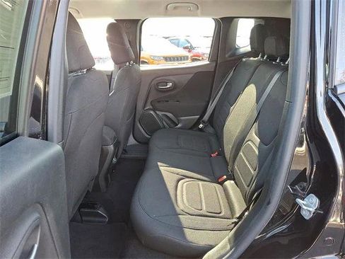 Certified 2021 Jeep Renegade Latitude image 19